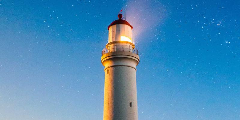 从祭祀鼓点到智能衣橱:当玛雅声景仪式遇见蒸汽波穿搭