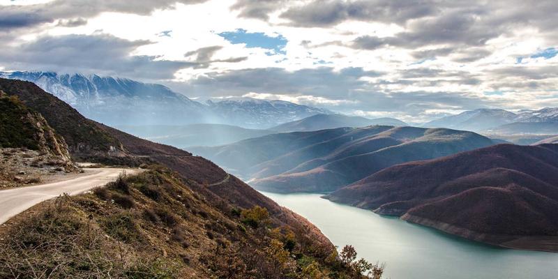 穿越时空的潮流密码:从玛雅神明体系到蒸汽波女装的仪式感穿搭