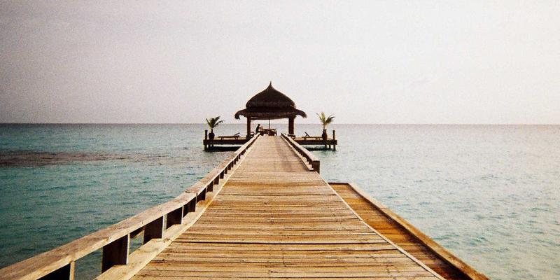 血祭红与霓虹粉：7玛雅祭祀色彩如何引爆蒸汽波女装的情绪穿搭革命